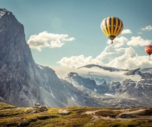 Hot Air Balloon Over the Mountain Wallpaper